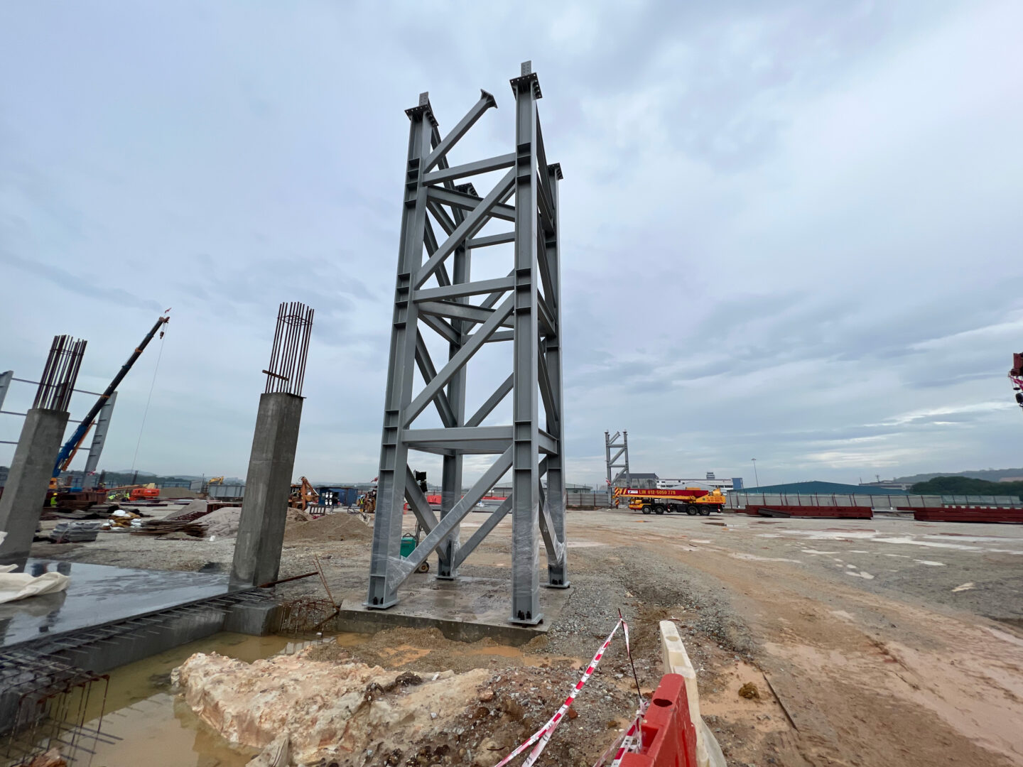 ExecuJet MRO Services Malaysia Installs Main Structural Columns for its ...